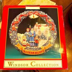 Windsor Collection Vintage Ceramic Wreath, Original Box